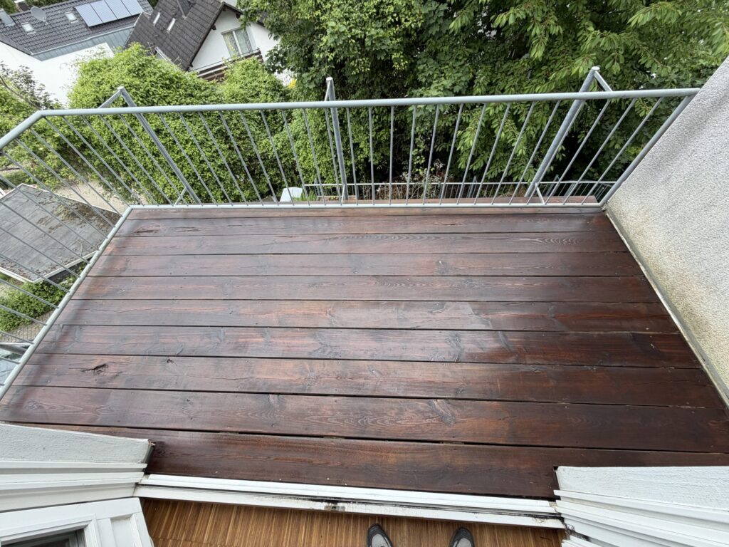 Nachher. Echtholzterrasse nach der Sanierung